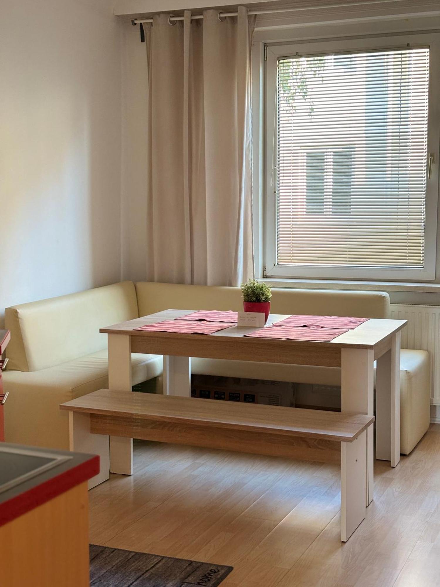 Zum Breyer Bnb City Apartment Baden Exterior photo